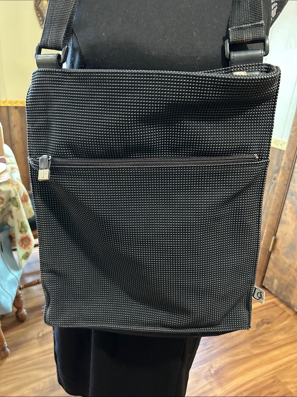 Urban Oxide UO2 crossbody bag